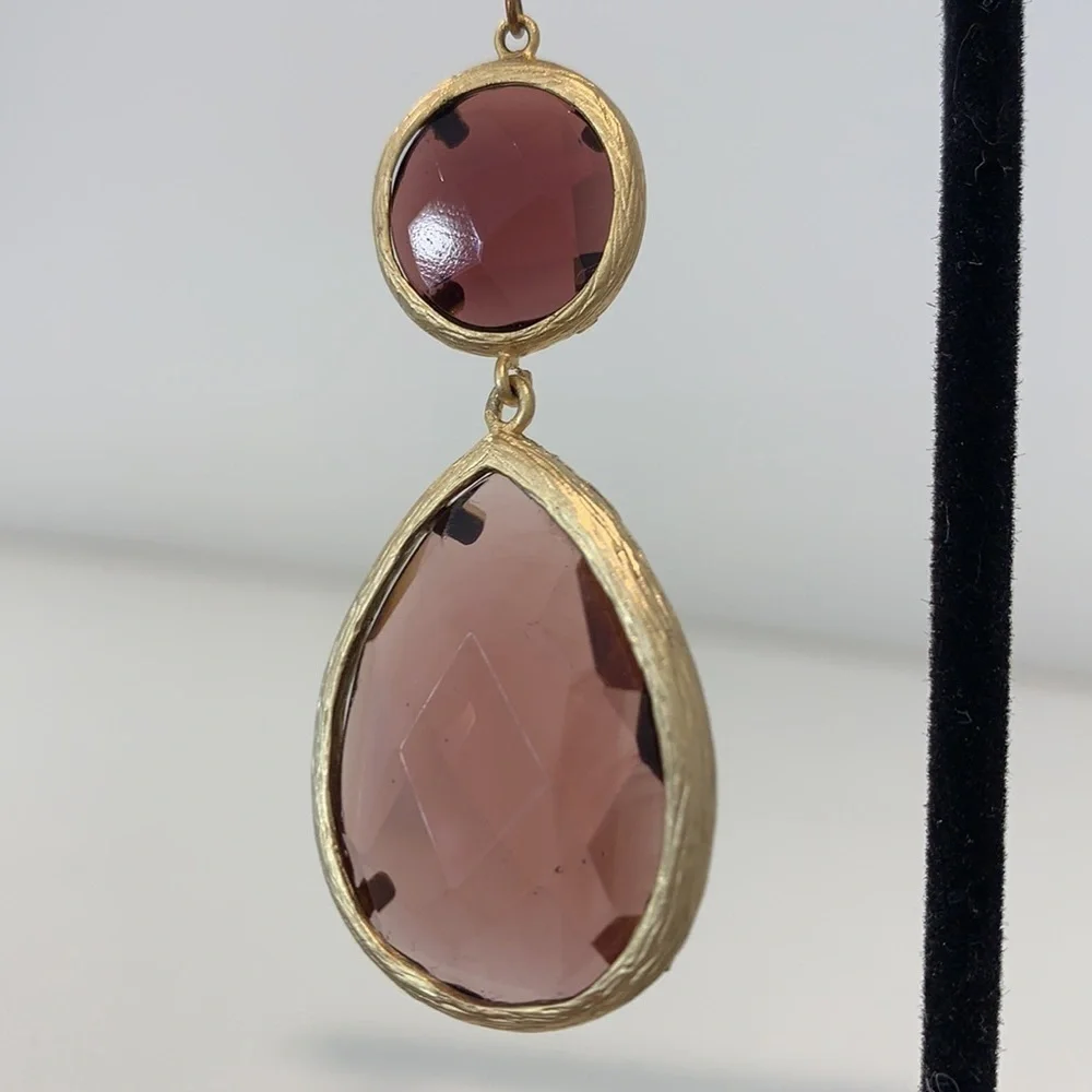 Boutique Earrings mauve stone vintage gold trim